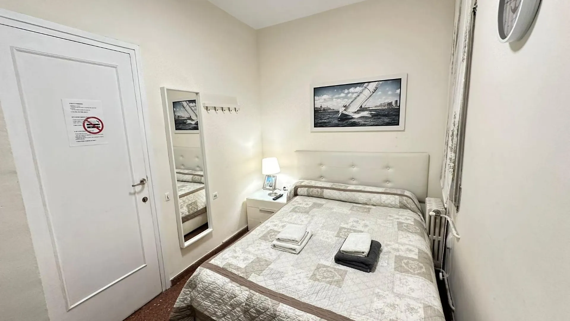 Alojamiento Viladomat Bed & Breakfast Barcelona 0*,  Spain