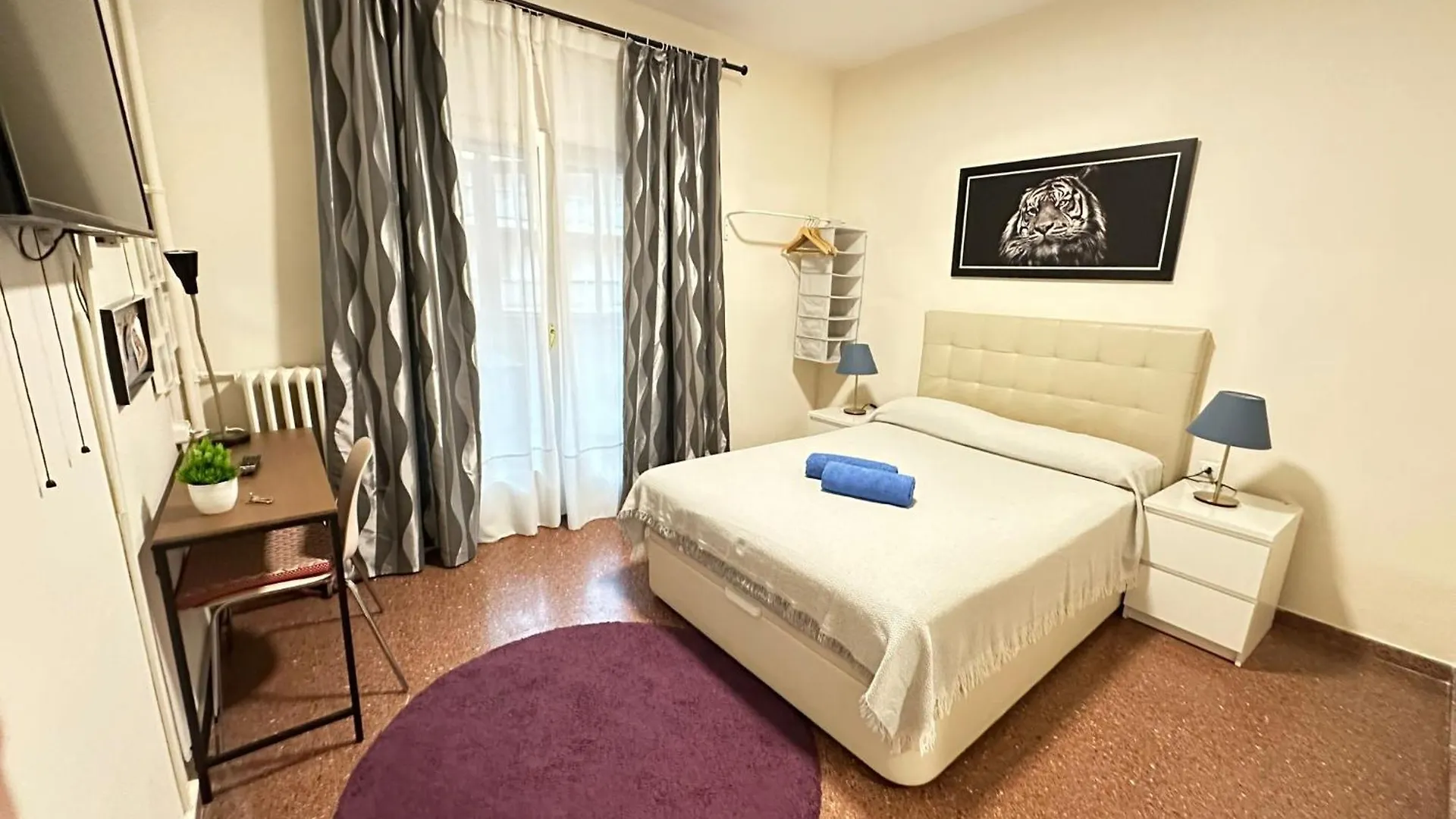 Alojamiento Viladomat Bed & Breakfast Barcelona Spain