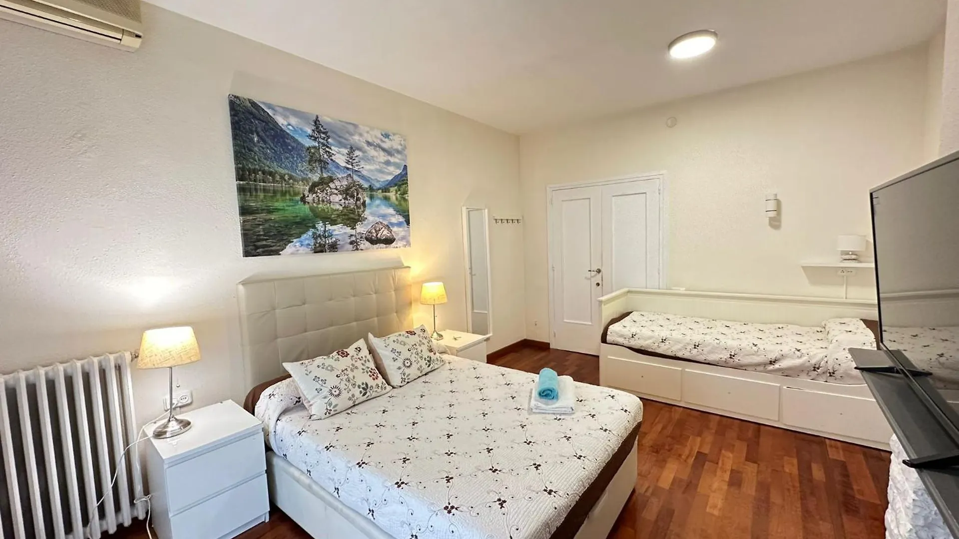Alojamiento Viladomat Bed & Breakfast Barcelona Spain